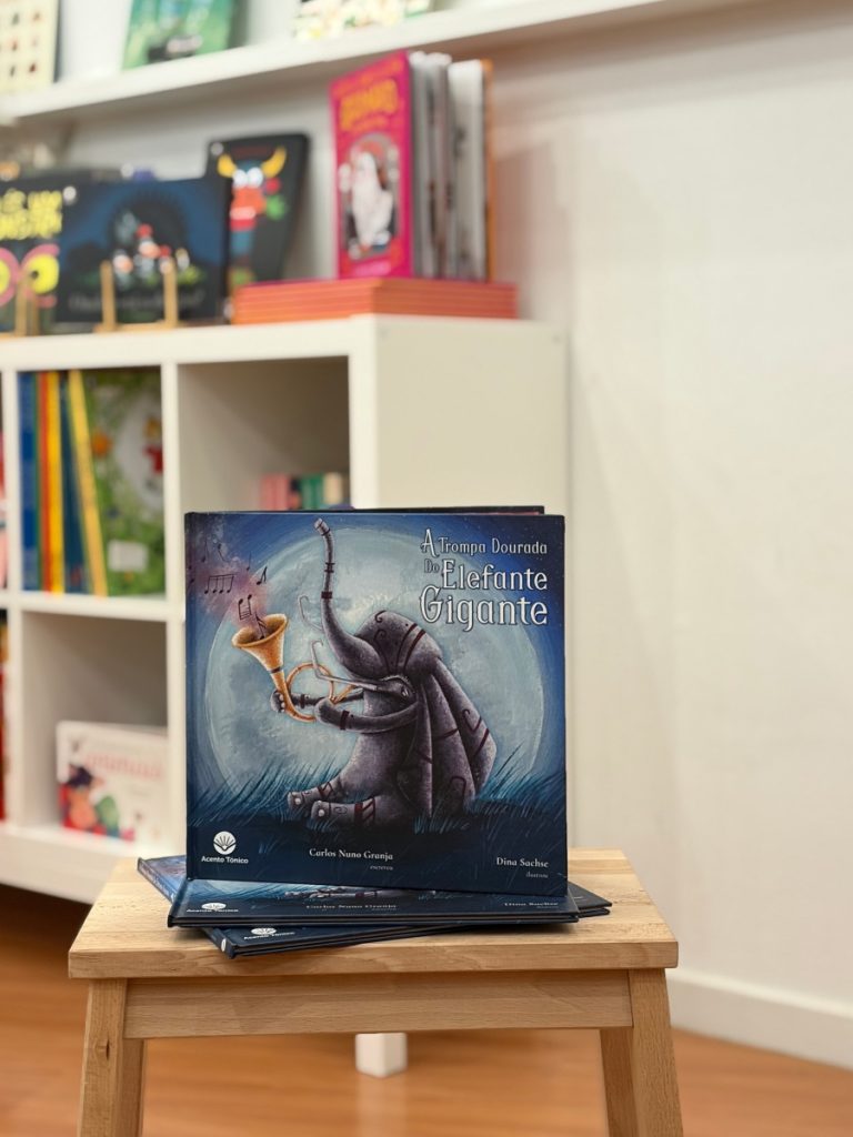 A Trompa Dourada do Elefante Gigante